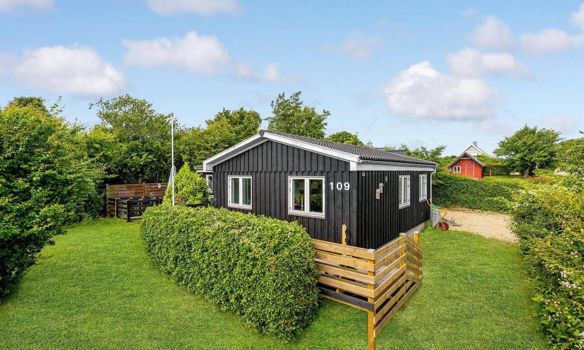 Floutrup House | Amazing home in Roslev with WiFi