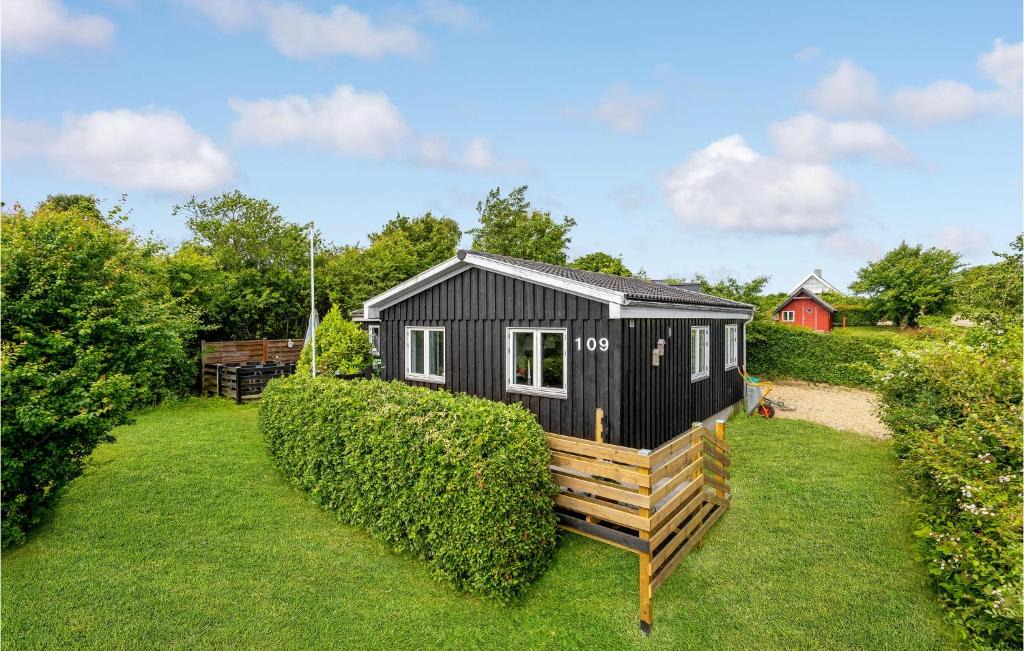 Floutrup House | Amazing Home In Roslev With Wifi