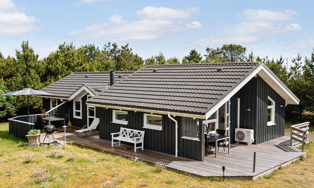 Nordost House | Amazing home in Sæby with sauna
