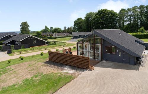 Grønninghoved Strand House | Amazing Home In Sjølund With Wifi