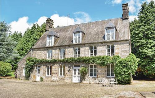 Saint-Clement-Rancoudray House | Amazing Home In St Clément Rancoudray