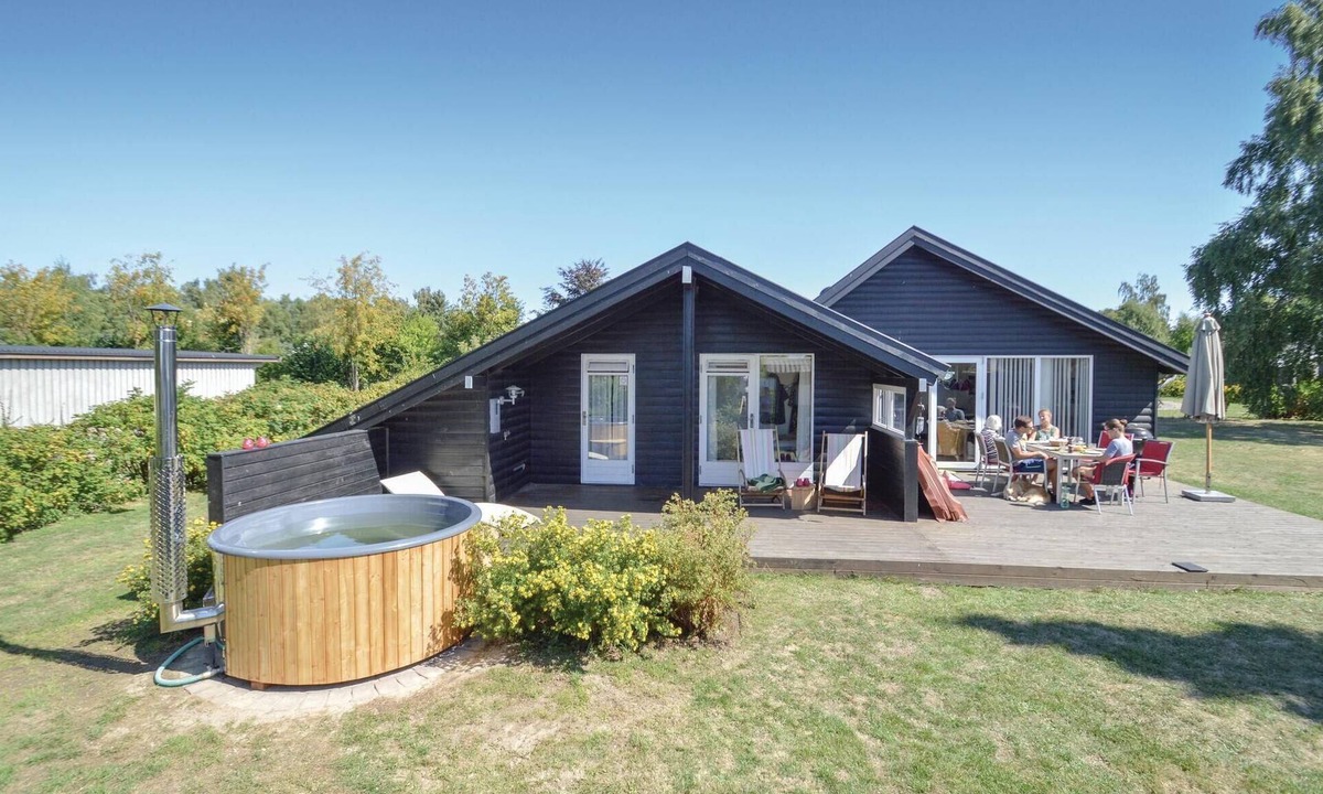 Stege House | Amazing home in Stege with kitchen