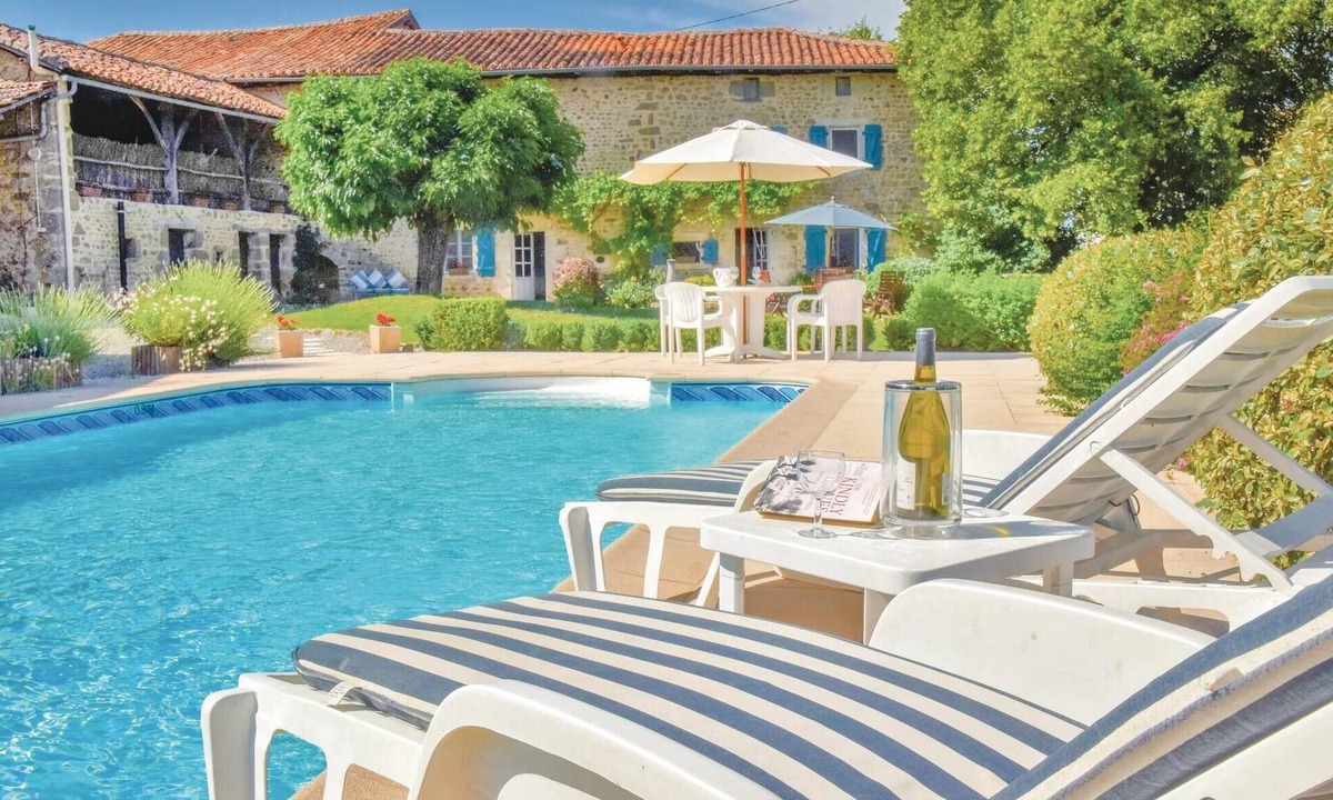 Suaux House | Amazing home in Suaux