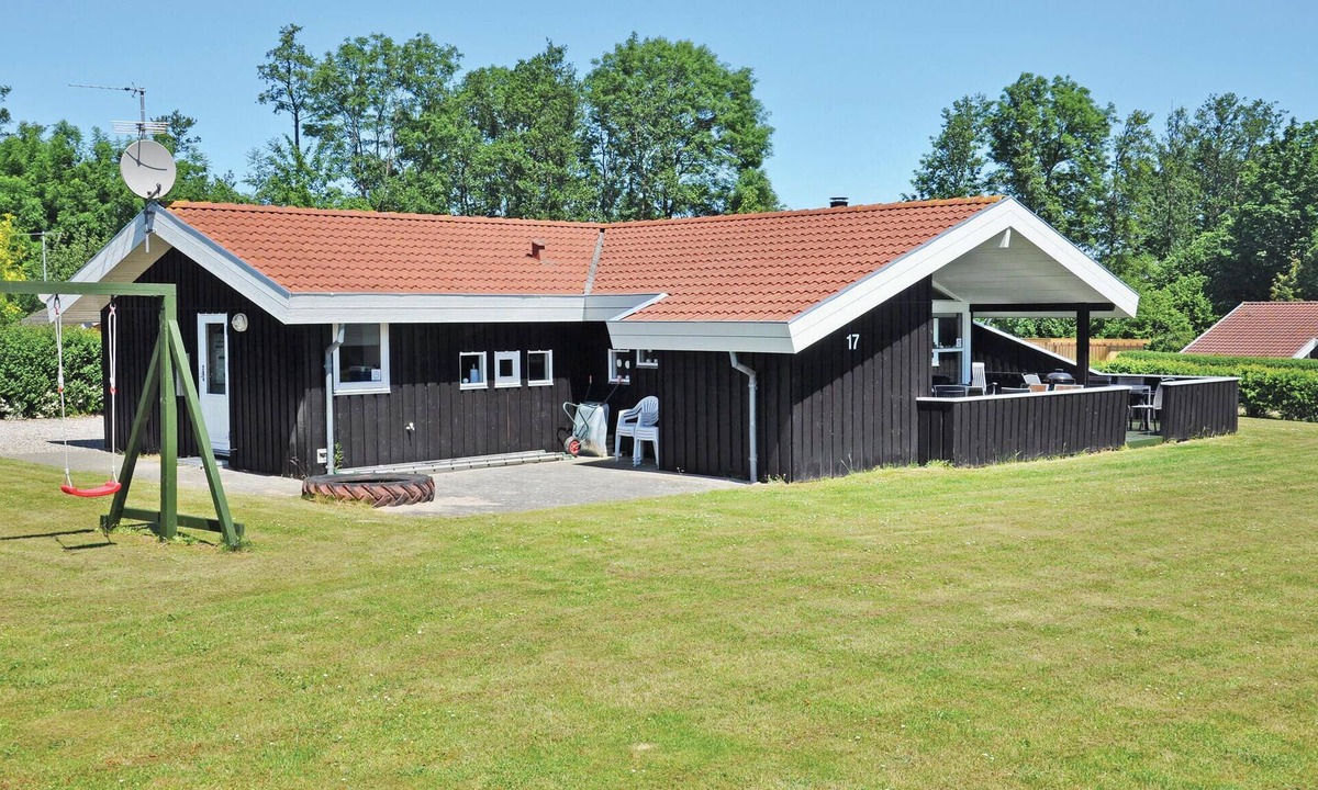 Mommark Strand House | Amazing home in Sydals with sauna