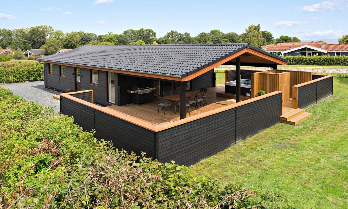 Mommark Strand House | Amazing home in Sydals with WiFi