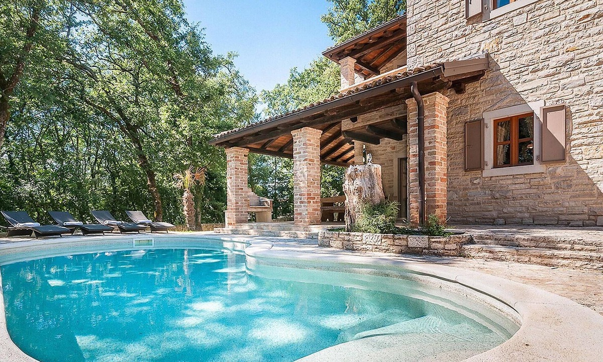 Brecevici House | Amazing home in Tinjan