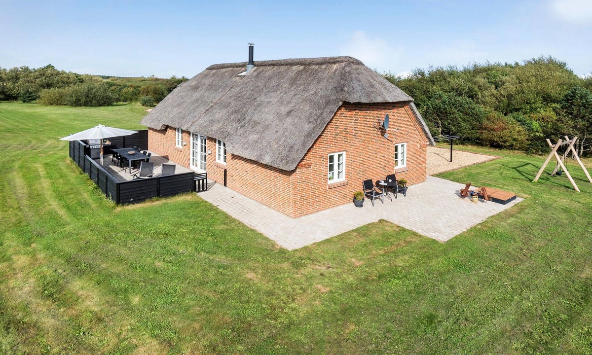 Øhuse House | Amazing home in Ulfborg with kitchen