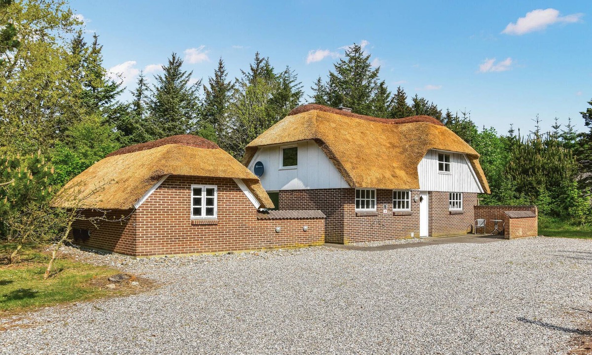 Øby House | Amazing home in Ulfborg with kitchen