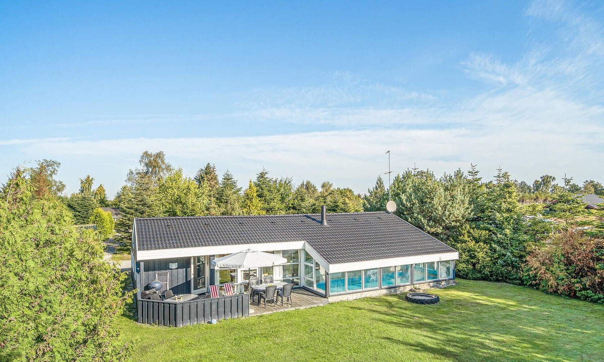 Marielyst House | Amazing home in Væggerløse with WiFi