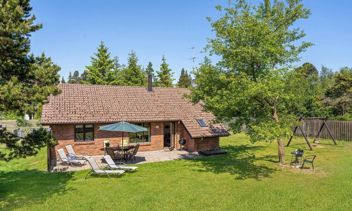 Bøtø By House | Amazing home in Væggerløse with sauna