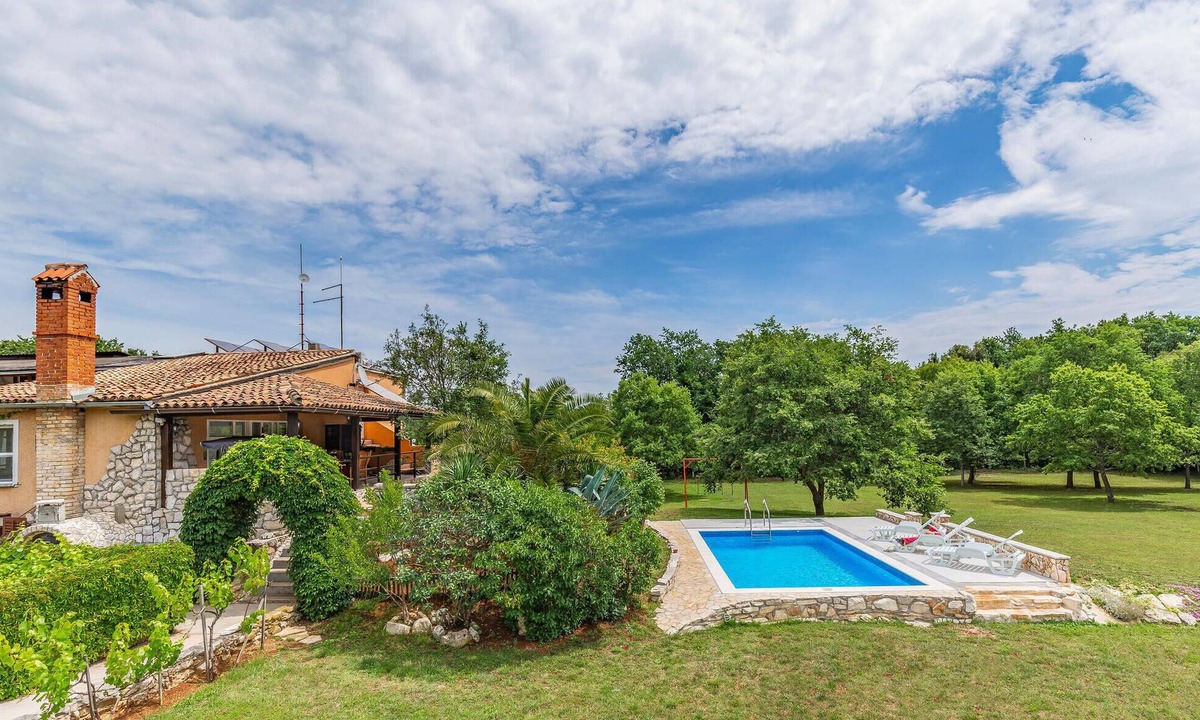 Valtura House | Amazing home in Valtura