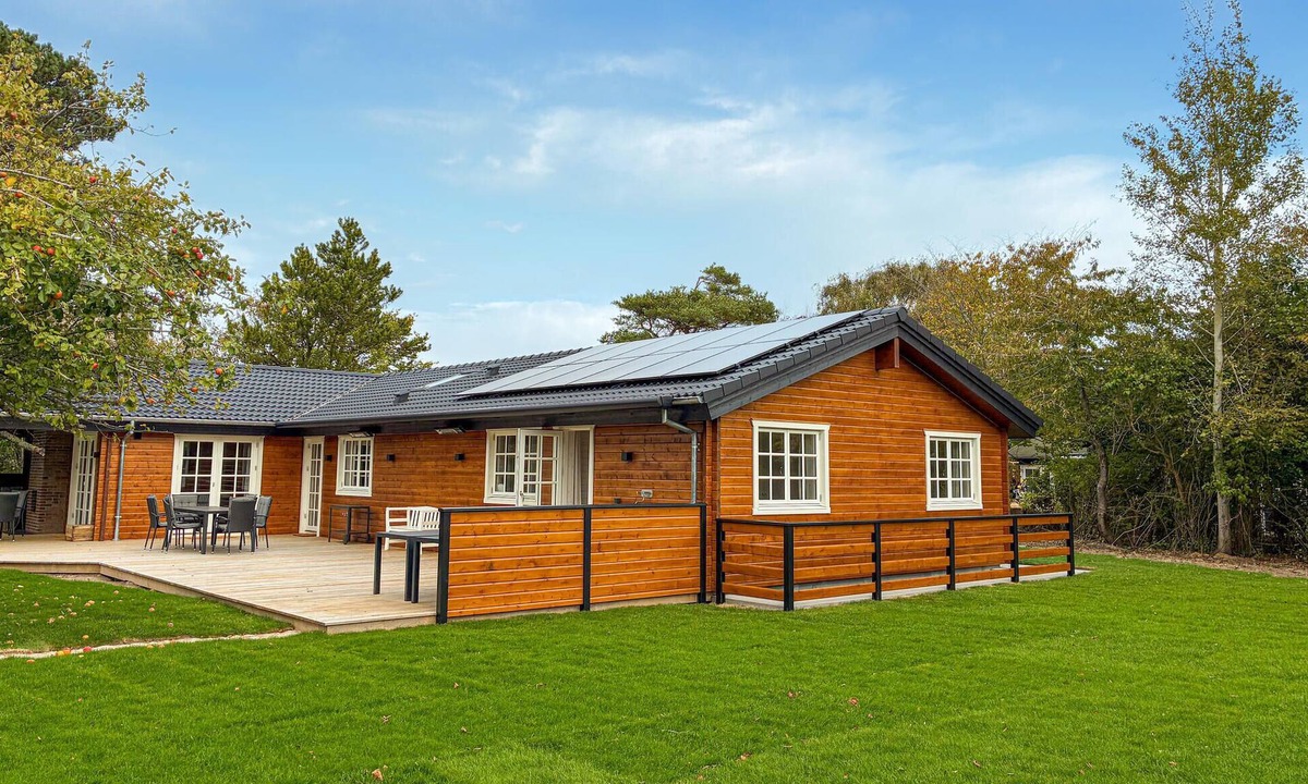 Holloselund House | Amazing home in Vejby with WiFi