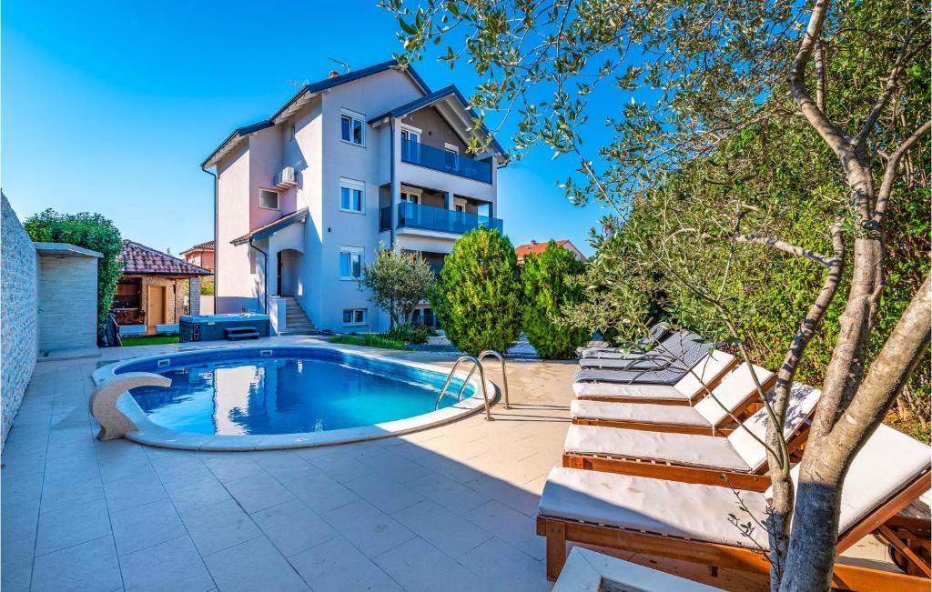 Zadar House | Amazing home in Zadar with 8 Bedrooms, Jacuzzi and Private swimming pool