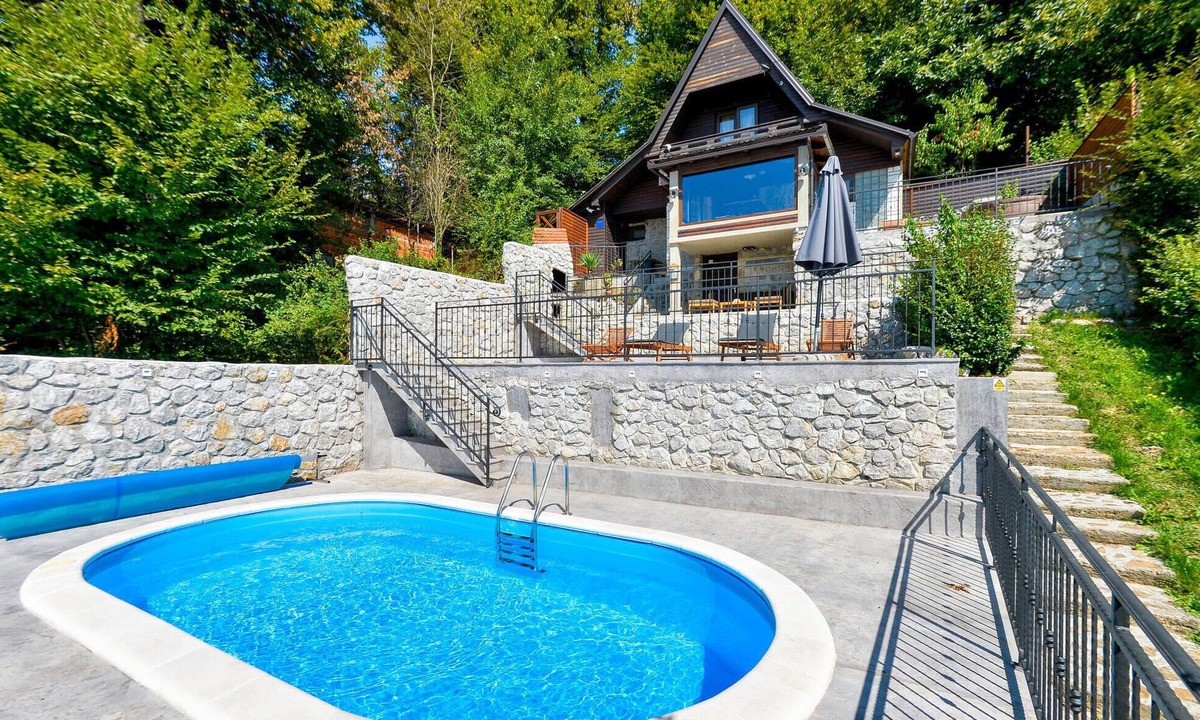 Karlovac House | Amazing home in Zadobarje