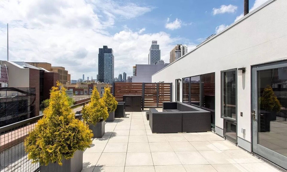 Hunters Point Apartment | Amazing Hunters Point Studio - Access to BK/NYC - Hidden Gem