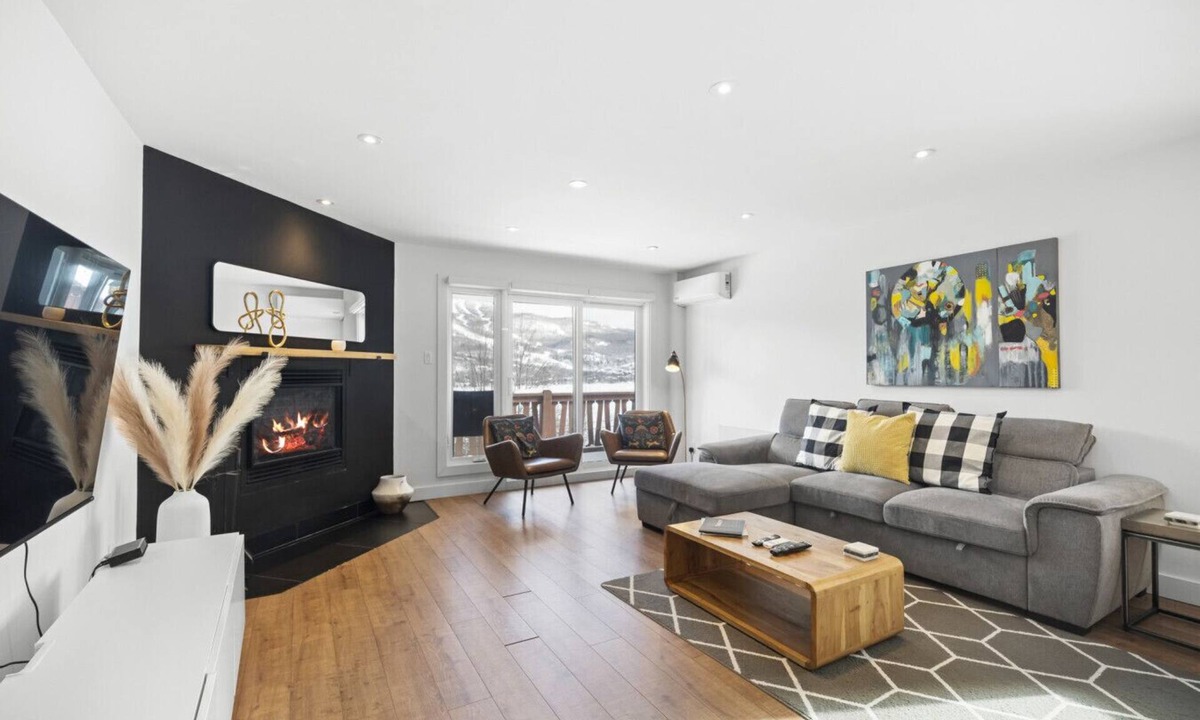 Mont-Tremblant Condo | Amazing Lake/Mountain View 5min to Tremblant(464)