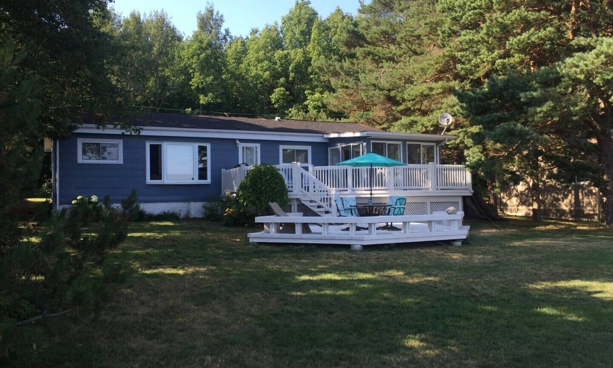 Brighton Cottage | Amazing Lake Ontario Cottage - Close to the County!