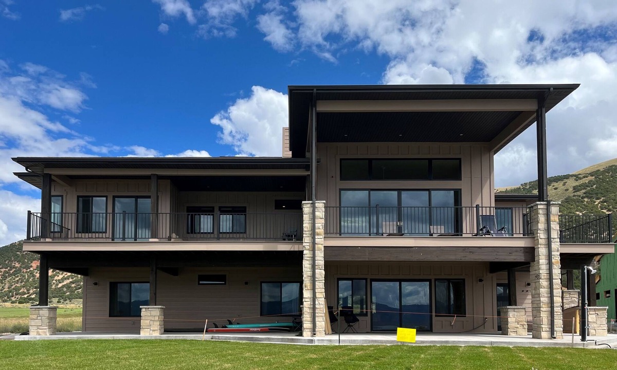 Laketown House | Amazing lakefront home with private beach, boat ramp, courts & fireplace