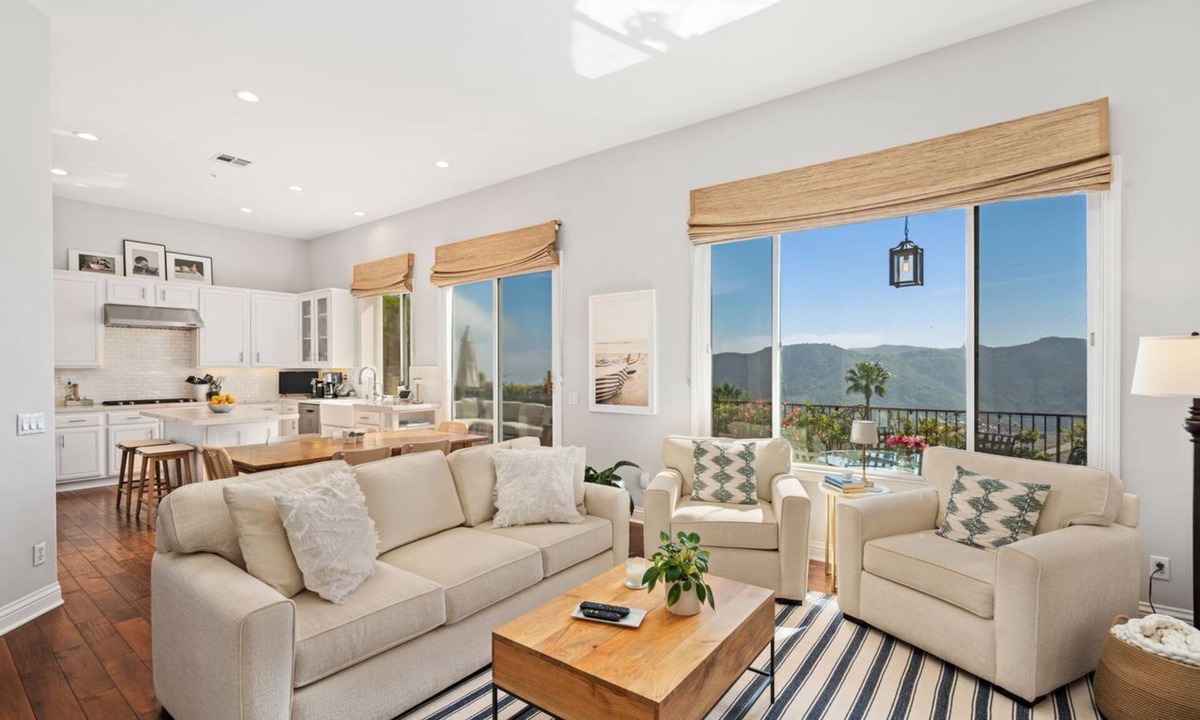 The Summit House | Amazing location and views!