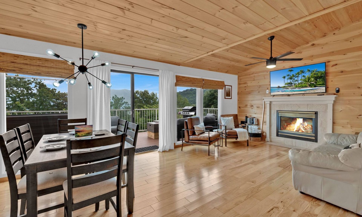 Chalet Village Ski Chalet | Amazing Mt.Leconte views/Firepit/Hot Tub
