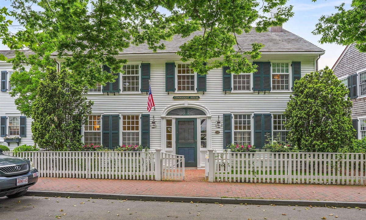 Edgartown House | Amazing North Water Edgartown Compound With Pool