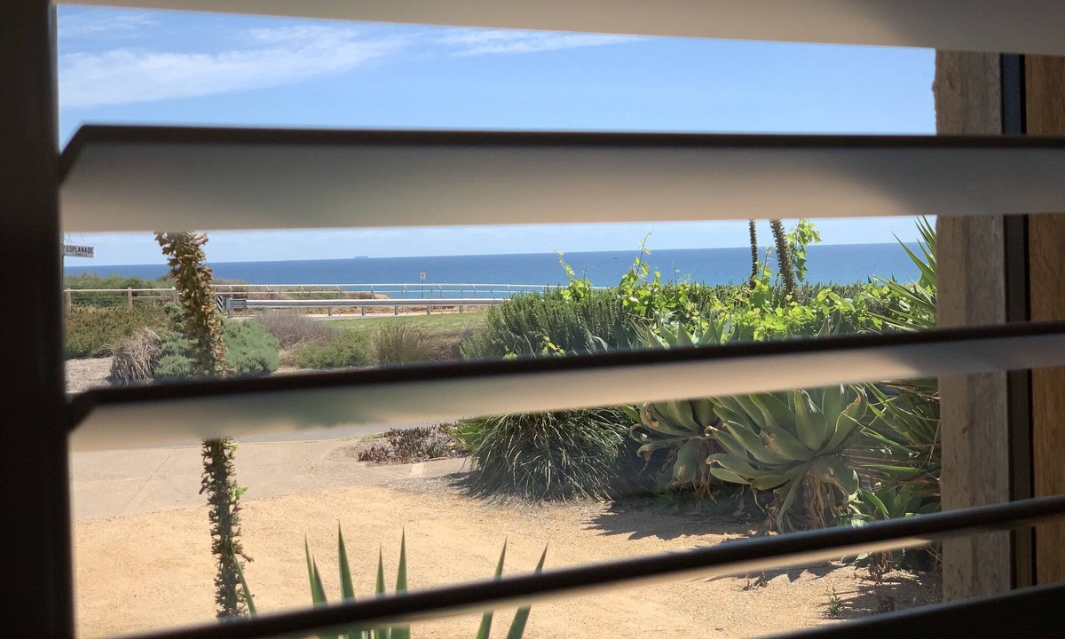 Port Noarlunga South Bed & Breakfast | Amazing Ocean Front Studio - Sunsets, Breakfast, Water