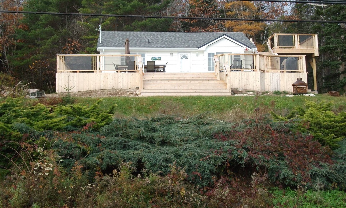 Mill Cove House | Amazing Ocean-view just steps to Fox Point Beach!