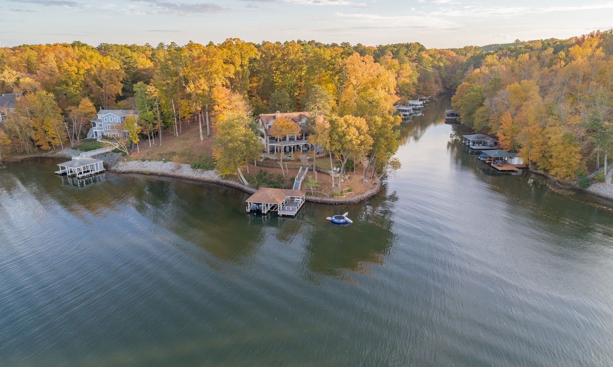 Olde Ferry Estates House | AMAZING PANORAMIC LAKE GASTON VIEWS IN THIS EXECUTIVE 6 BEDROOM HOME