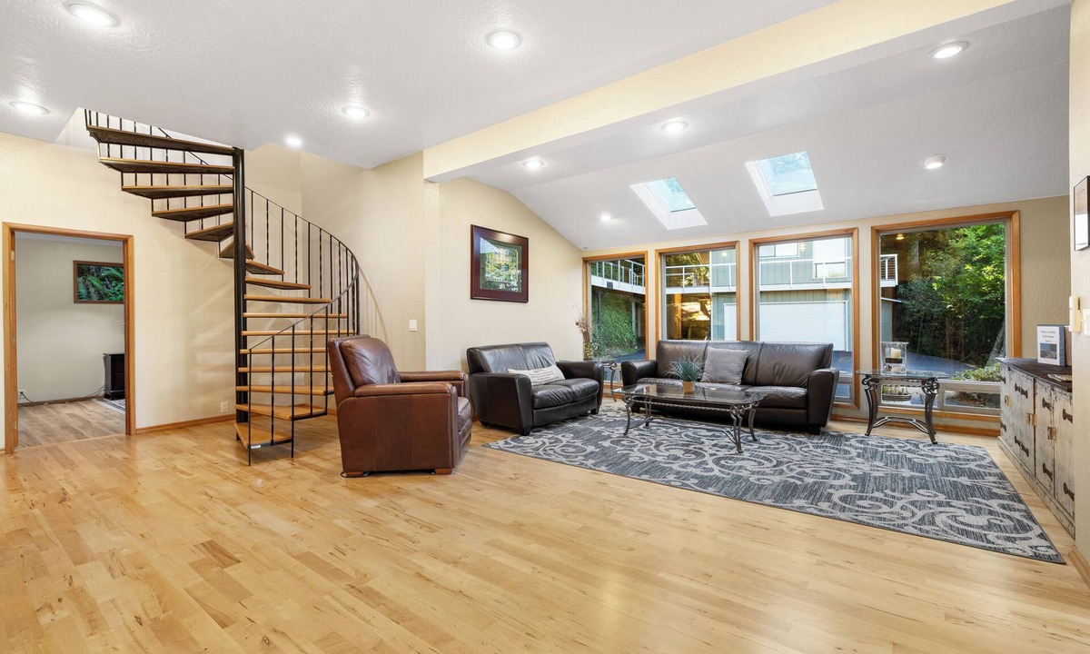 Crescent City House | Amazing panoramic views and deck to watch from