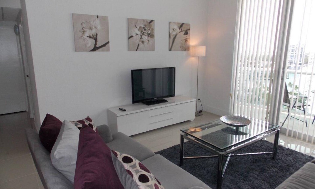 Hollywood South Central Beach Condo | Amazing Penthouse with Direct Access to Beach
