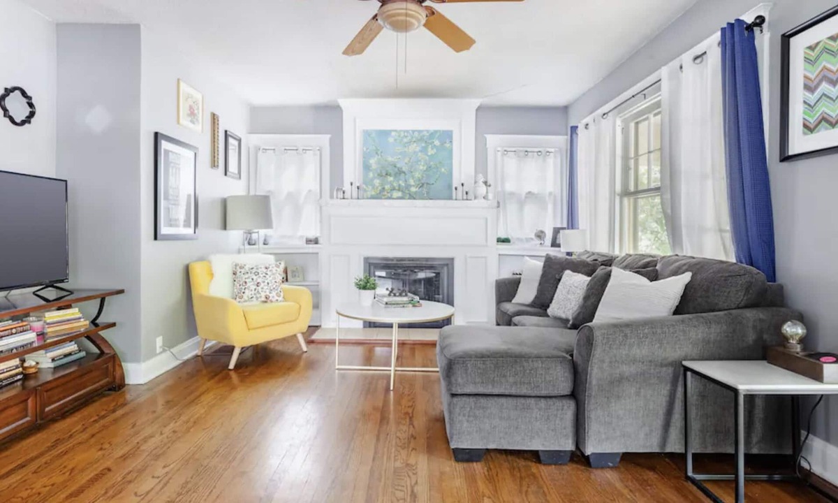 Countryside House | Amazing Plaza Location - Steps from new Whole Foods!