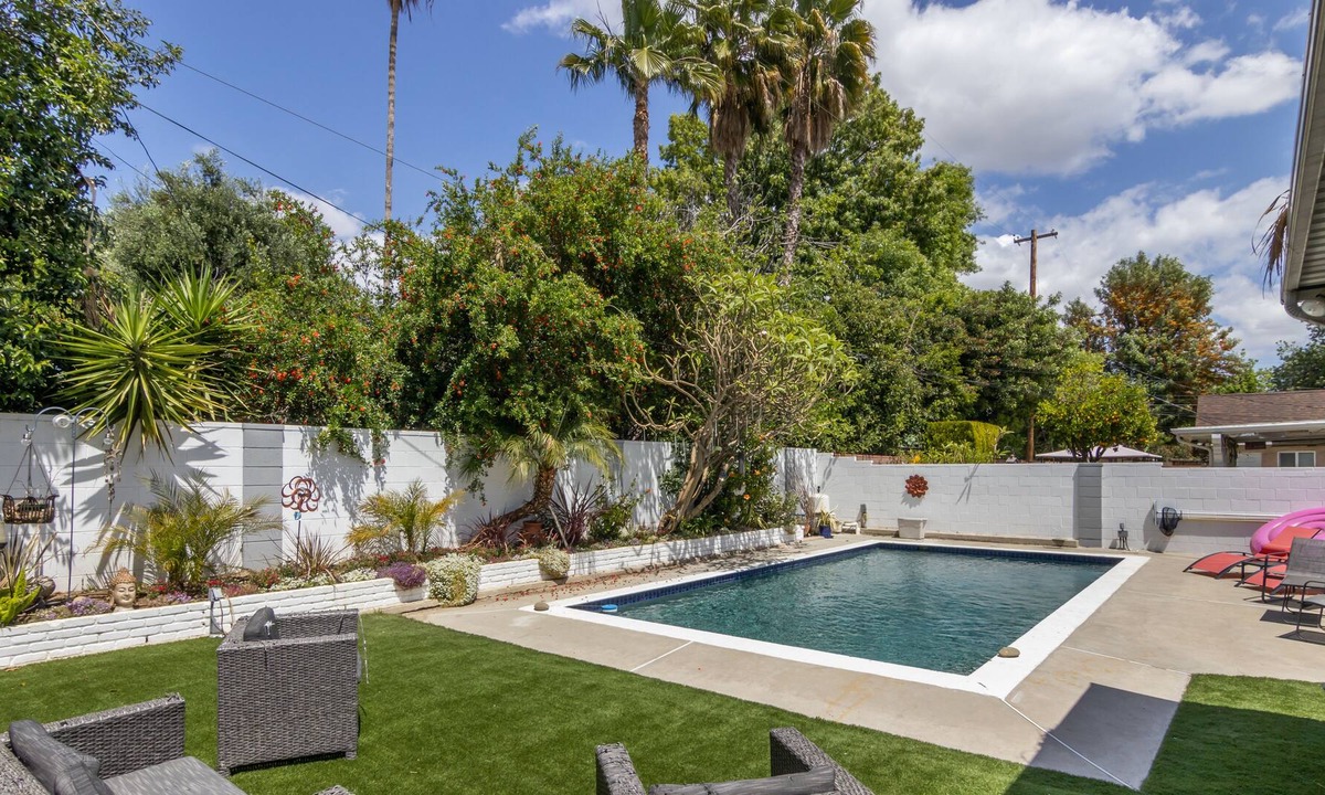 Winnetka House | Amazing Private house with POOL& 3 bedrooms in the heart of LA