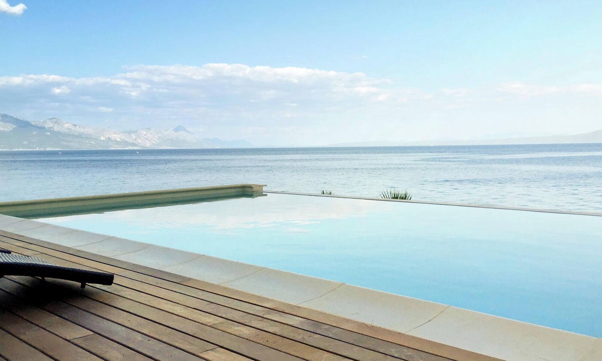 Sumartin Villa | Amazing seafront setting-Infinity pool