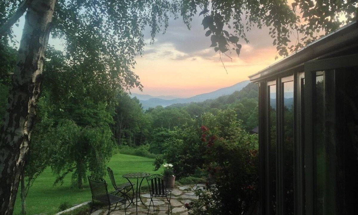 Newport House | Amazing Serene Mountain Retreat: VATech, VCOM, Blacksburg, Blue Ridge