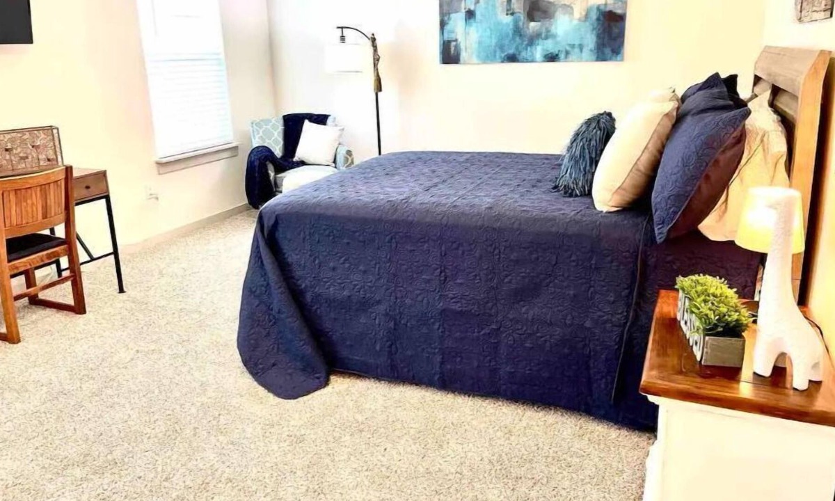 Hutto House | Amazing Spacious New Home! Convenient to Loop 130, shopping, restaurants, & HEB