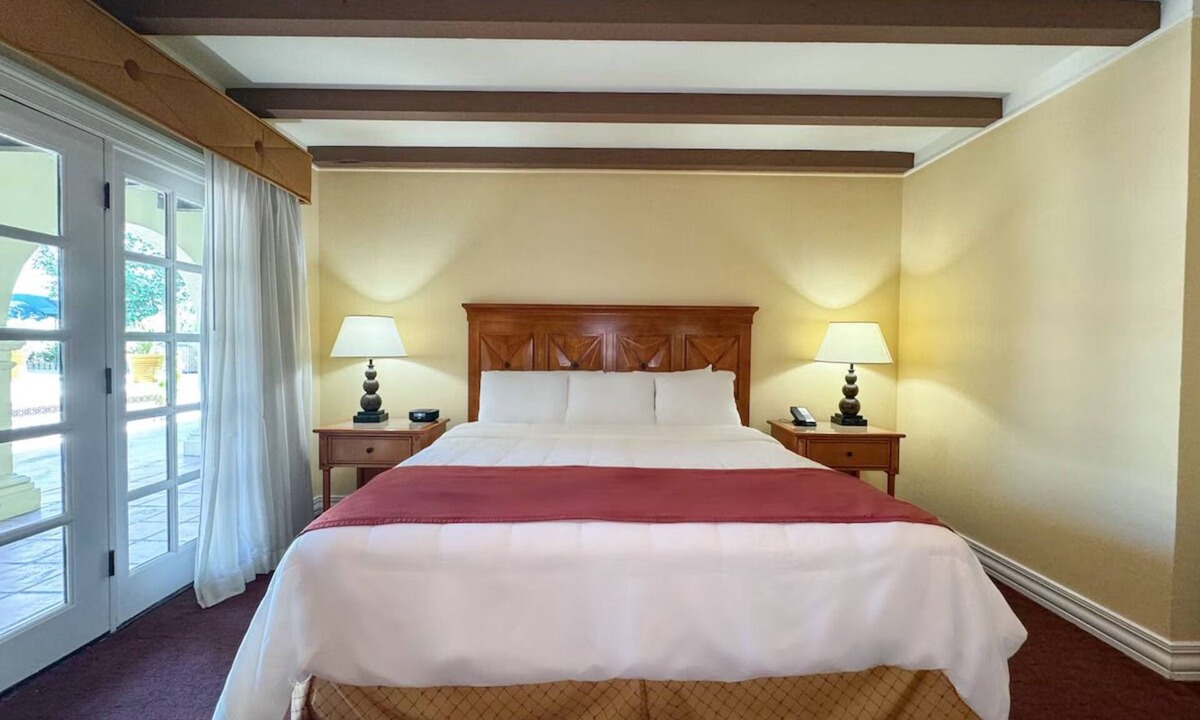 Western Division Hotel | Amazing Stay w/Pool Access Near Cultural Landmarks