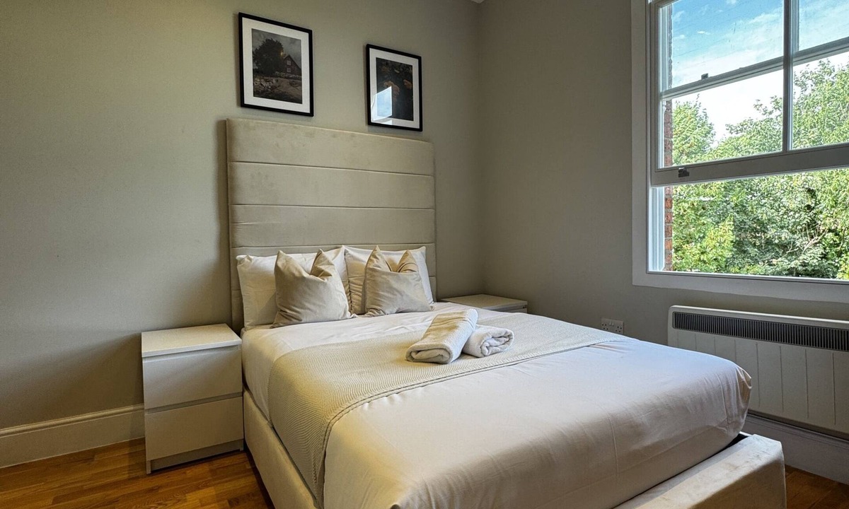 South Hampstead Apartment | Amazing Studio with Graden View F11