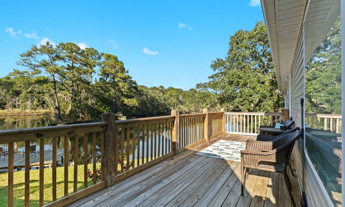 Mobile House | Amazing! Tara's Riverfront Hideaway