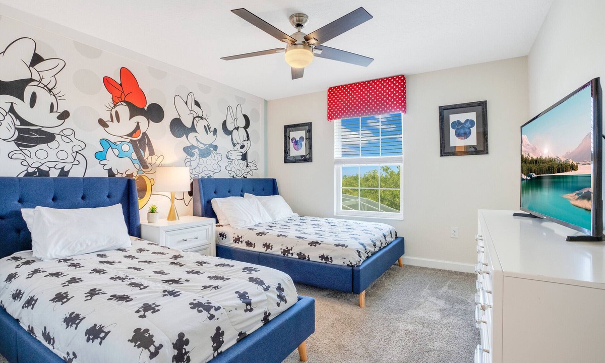 Four Corners Ski Chalet | Amazing Townhouse 4Bed/3Bath/Pool/18Min from Disney