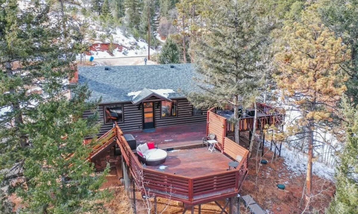 Cascade-Chipita Park Cabin | Amazing Views Fire Pit Mtn Getaway EV Charger