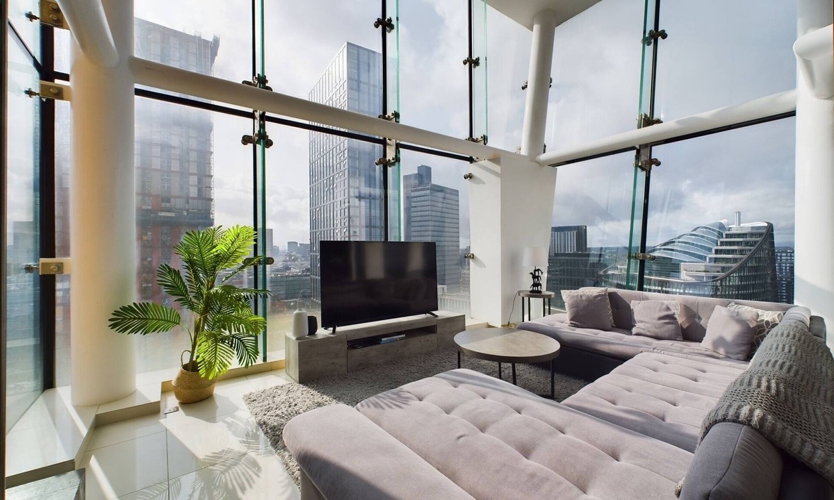 Manchester Apartment | Amazing Views Across Manchester 3BR Duplex w/Parking