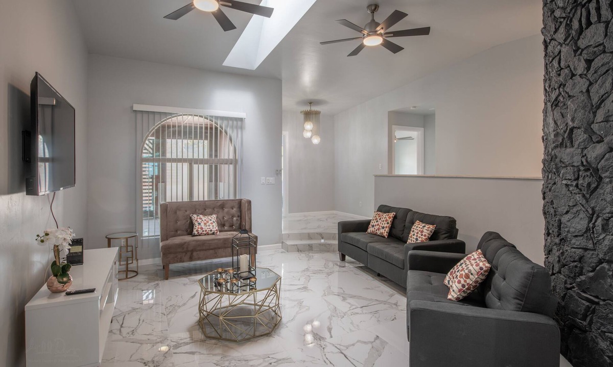 Albuquerque House | Amazing views! Family-sized house with game, fashion mall