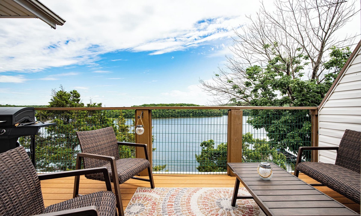 Kaiser Condo | Amazing Views From Balcony, Loft & Gated Pool