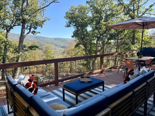 Great Cacapon Ski Chalet | Amazing Views Hot Tub Fire Pit & Chefs Kitchen