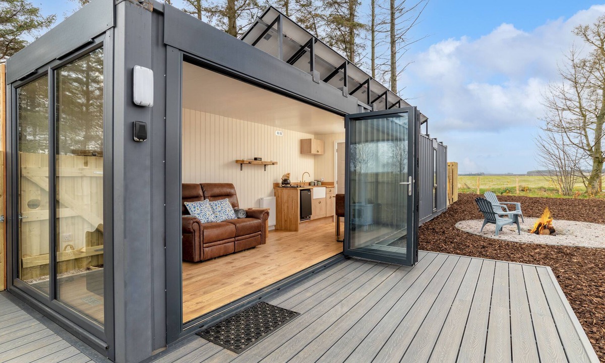 Insch Cabin | ★ Amazing Views ★ Off Grid Container ★