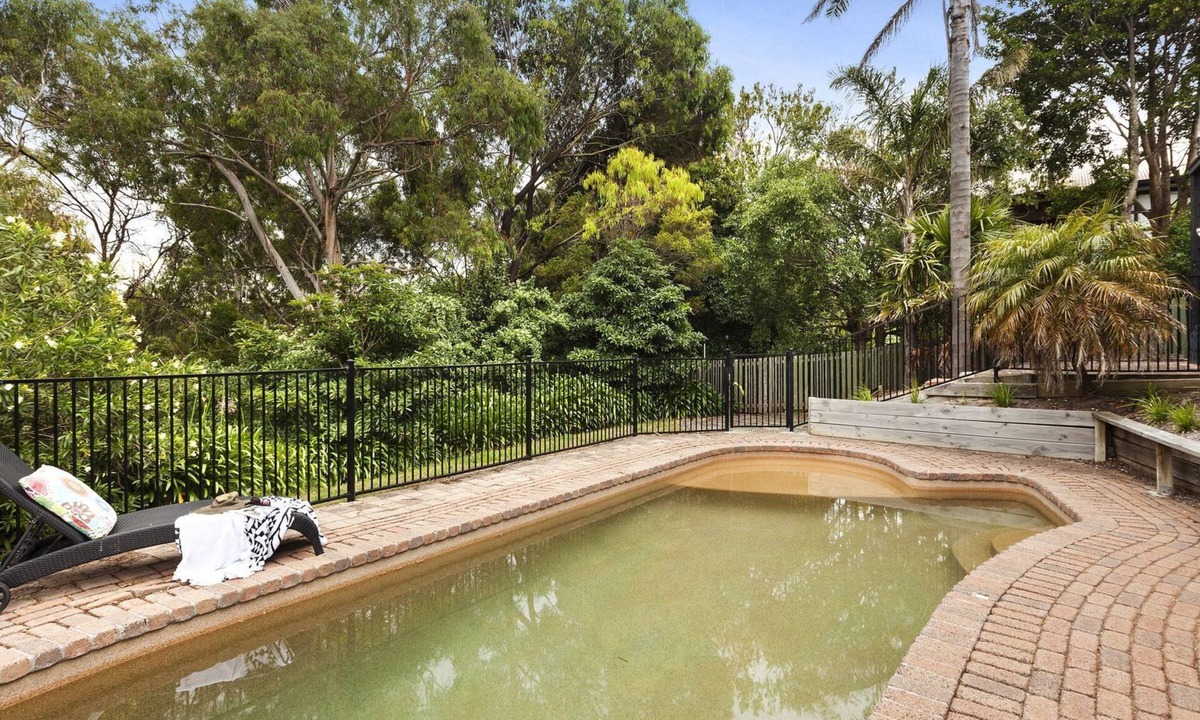Lakes Entrance House | Amazing views with pool - Lakes on View St
