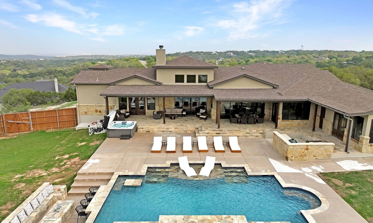 New Braunfels House | AmazingSunsets/PanoramicViews/Pool&HotTub/Game Room/Gym/Firepit/Sauna/Sleeps16