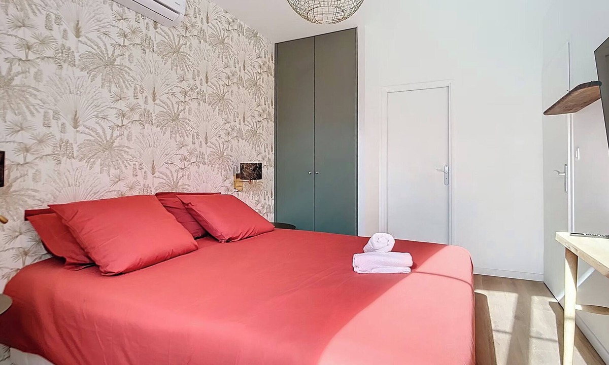 Montargis Apartment | Amazon Suite