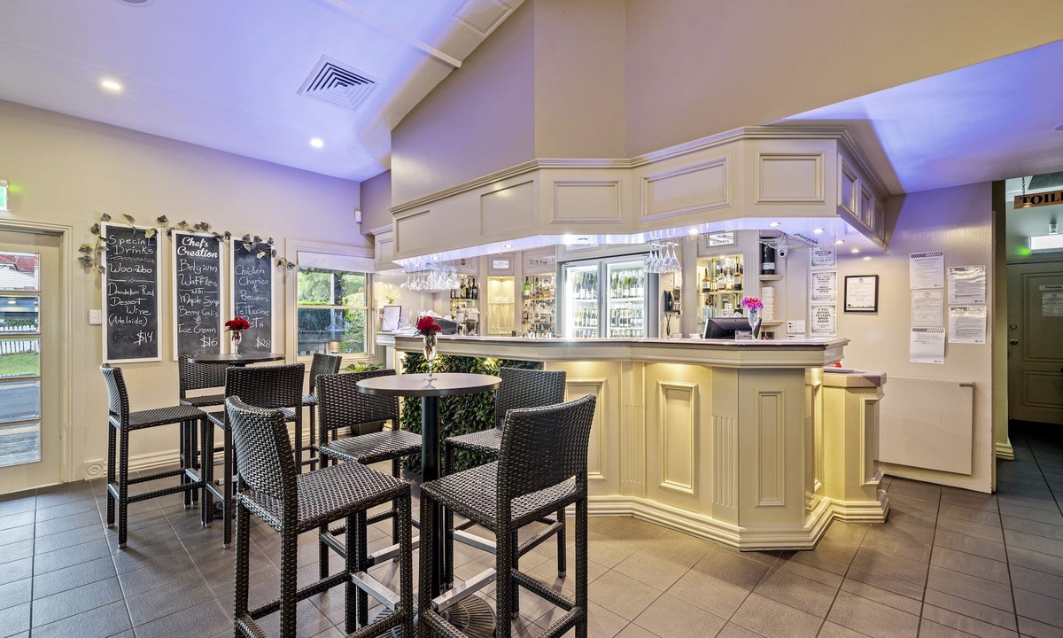 North Toowoomba Hotel | Ambassador on Ruthven