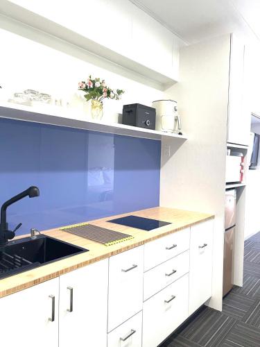 Panmure Apartment | Amber Lake D